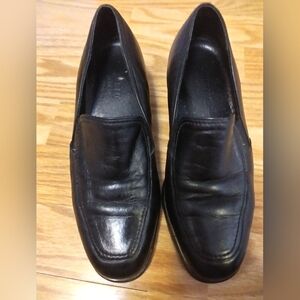 Munro Leather Loafers. Women's 8 M. Black